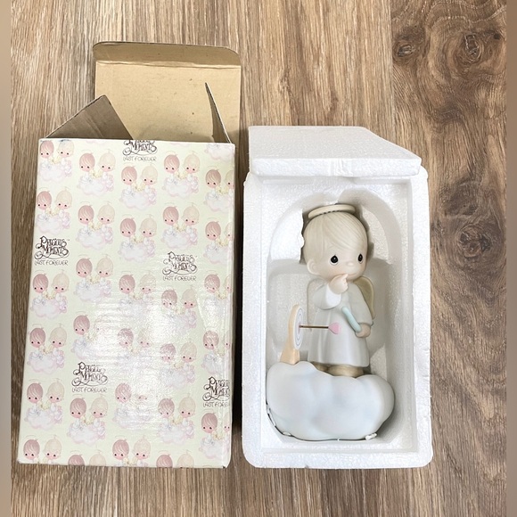Precious Moments “Sending My Love” Box~Porcelain Figurine - Picture 1 of 3